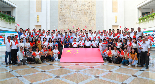 “我和国旗同框”（三）：创新强国、担当有我