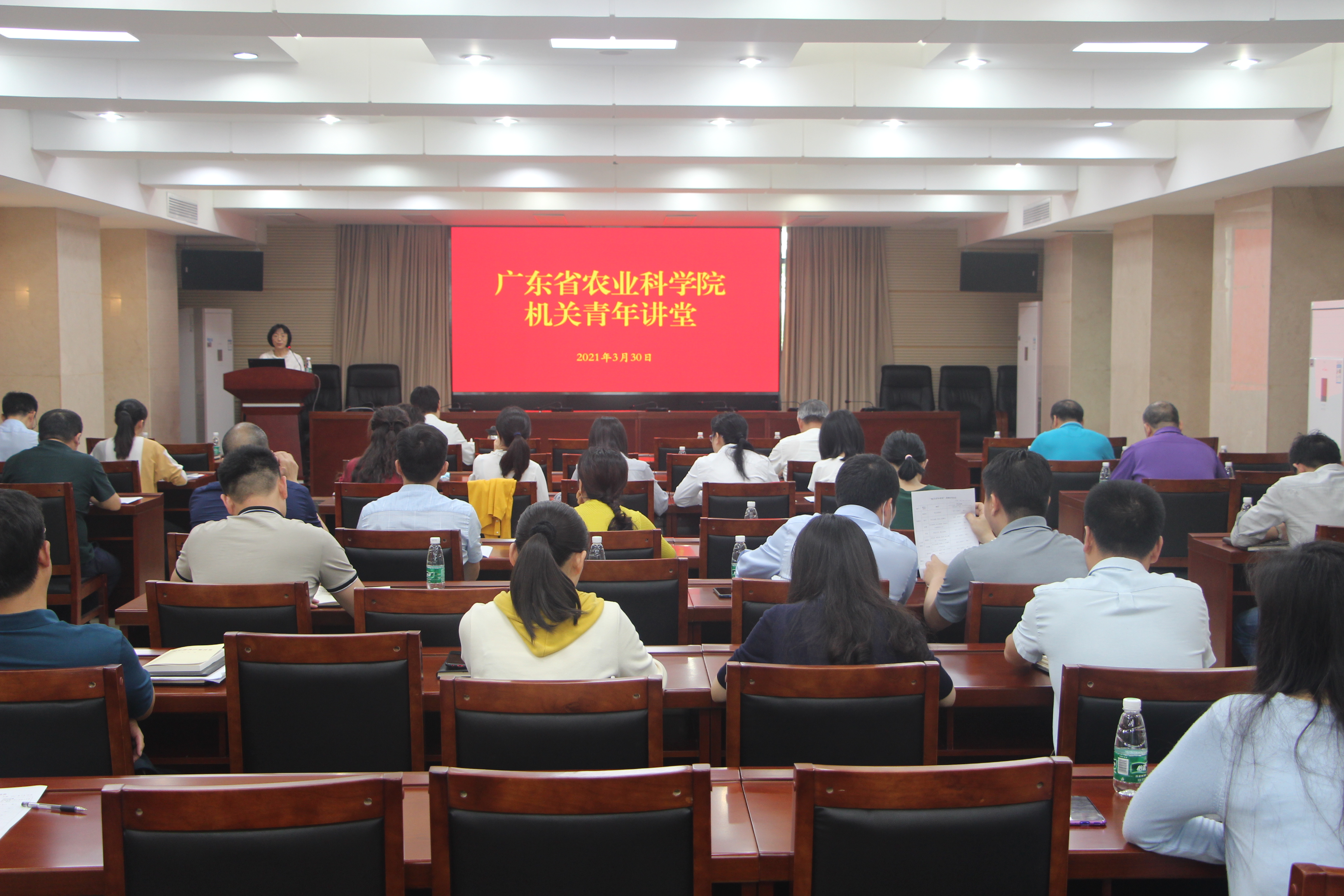 好色TV
举办“机关青年讲堂”第一场活动 推动党史学习教育走深走实