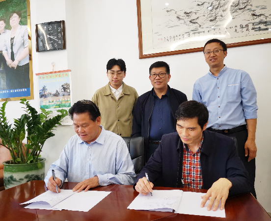 植保所与廉江市丝苗米产业园签订科技服务协议-2.jpg