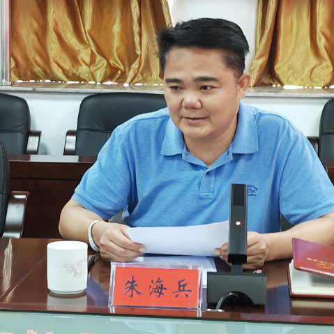 始兴县委副书记朱海兵。