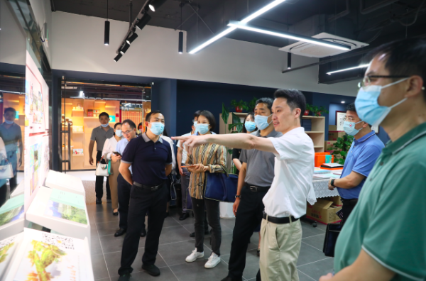    南宁市代表团在南方报业传媒集团南方农村报社及广东省乡村振兴服务中心参观交流，了解广东农产品“12221”市场体系建设和预制菜产业发展情况