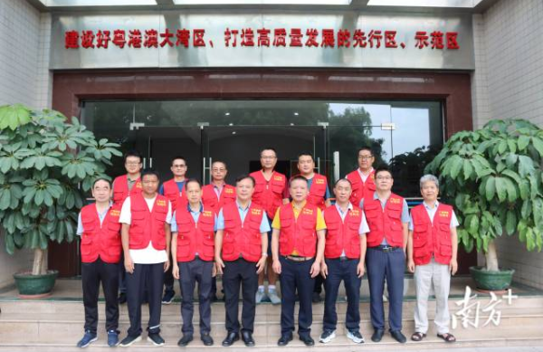 农技轻骑兵出征。