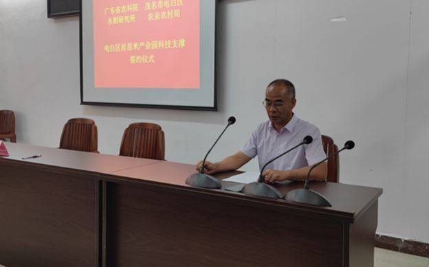 梁世胡研究员针对科技支撑服务计划作了详细发言。 梁世胡研究员针对科技支撑服务计划作了详细发言。