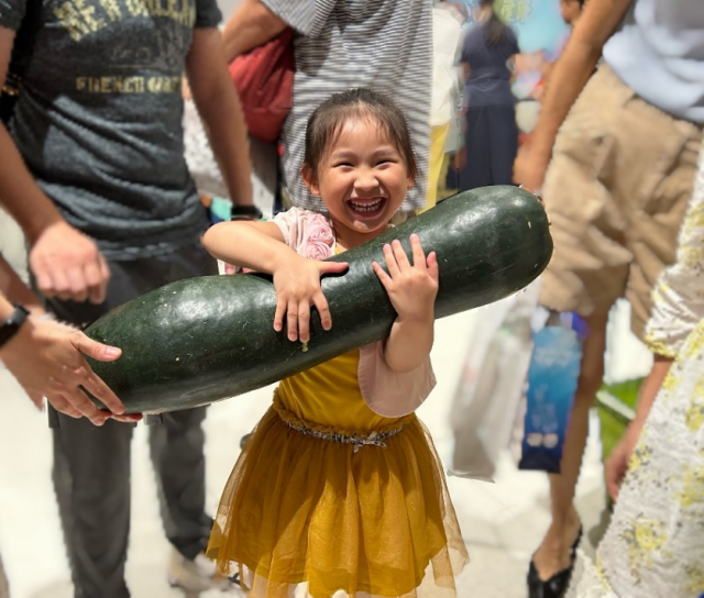 “黑皮冬瓜”与“happy女孩” “黑皮冬瓜”与“happy女孩”