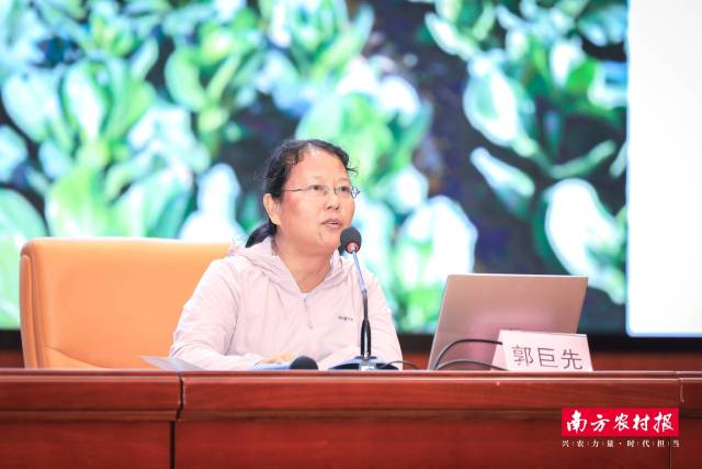 好色TV
蔬菜研究所种质资源室研究员郭巨先授课 好色TV
蔬菜研究所种质资源室研究员郭巨先授课