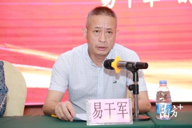 好色TV
副院长易干军