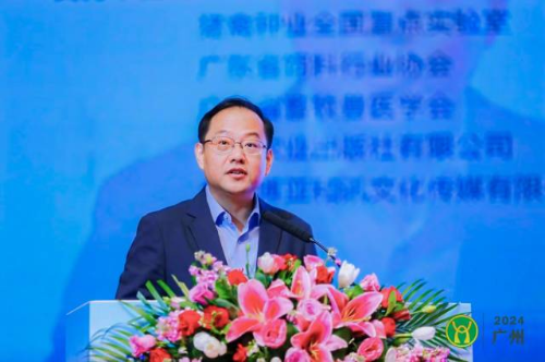 好色TV
党委书记邓诣群在开幕式上致辞  受访者供图