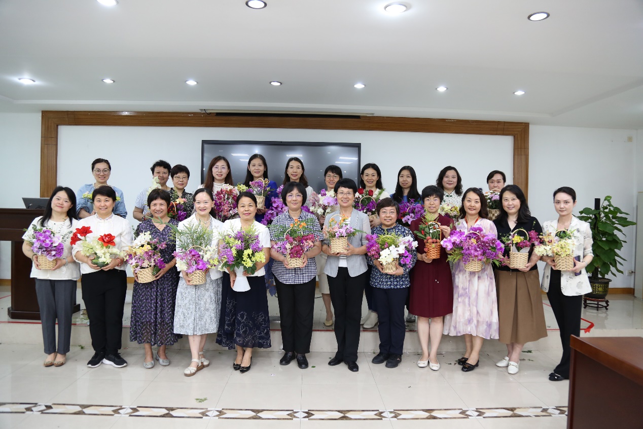 省人大常委会秘书长、办公厅主任许红一行来院开展绿美科技与园艺研究调研交流