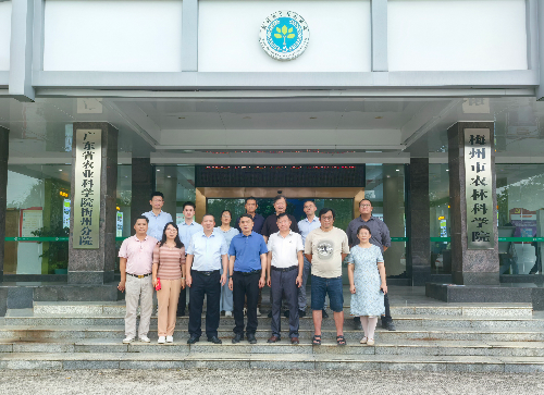梅州市农林科学院调研1 合影（新闻稿选图）.jpg